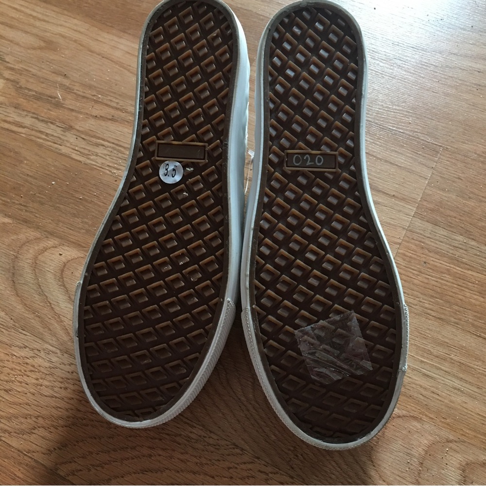 New Mudd flat sneakers size 8.5. - Picture 3 of 4